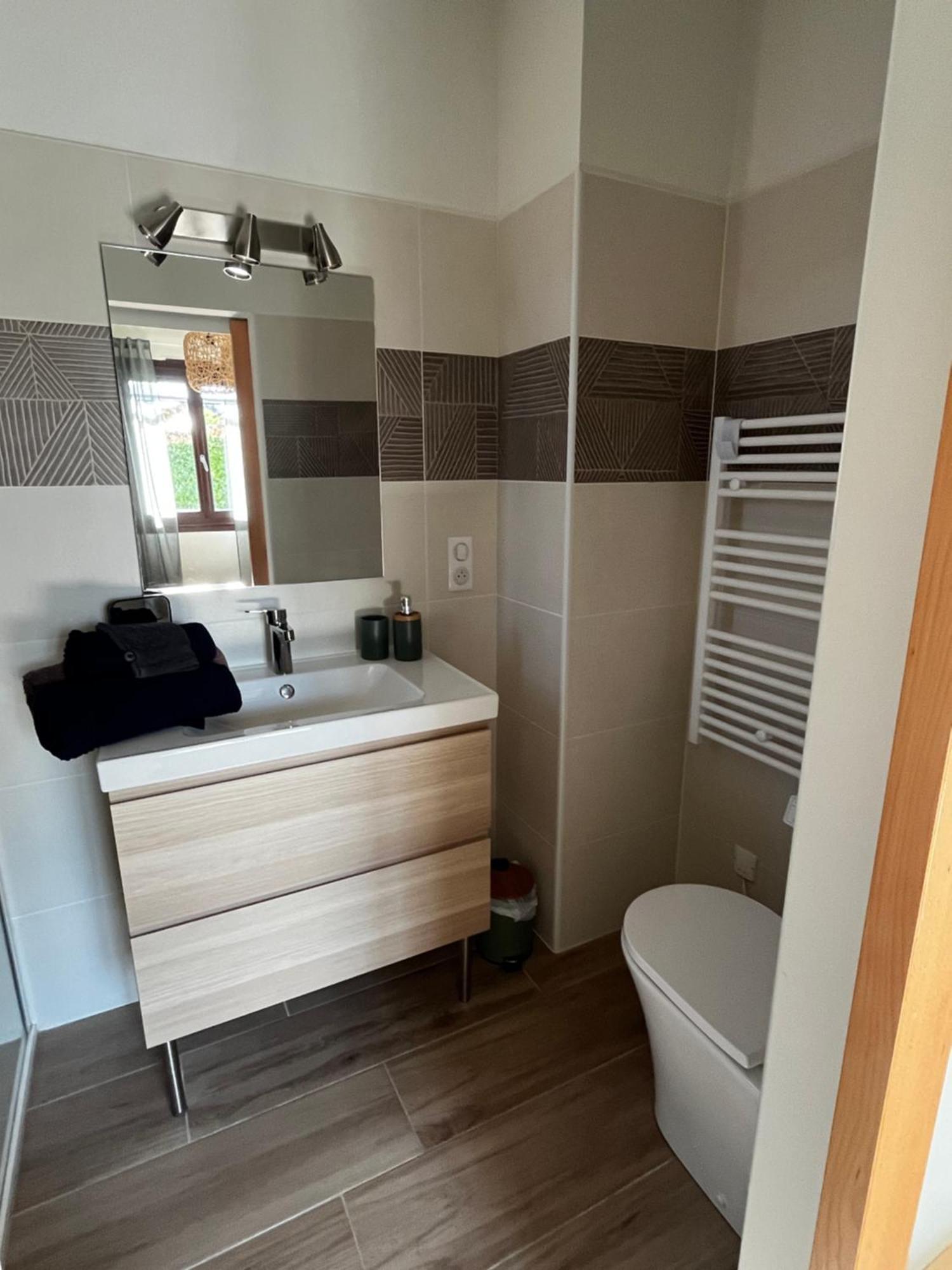 Les Voyages De Louison Bed & Breakfast Lavardac Exterior photo